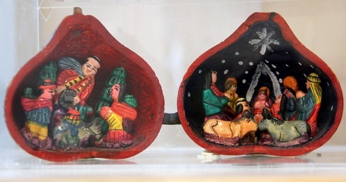 Szopka betlejemska w łupinie nasion