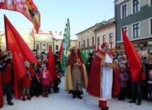 Trzej Królowie dostojnie wkroczyli na skoczowski rynek