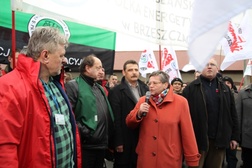 Protestujących wspiera brzeszczański samorząd i burmistrz Cecylia Ślusarczyk