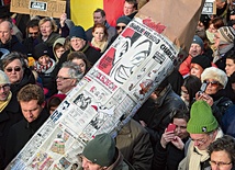 11 stycznia ulicami Paryża przeszła gigantyczna manifestacja,  która była reakcją na zamach w redakcji „Charlie Hebdo”