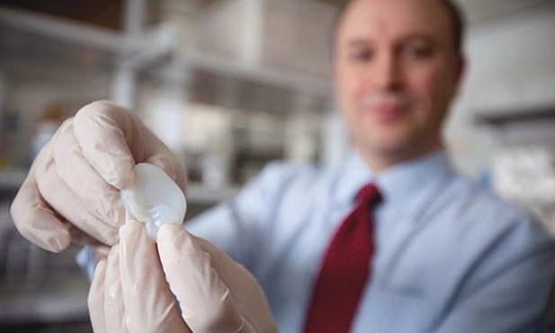 Stworzone za pomocą drukarki 3D sztuczne ucho. Do jego wydrukowania naukowcy z Cornell University w Nowym Jorku użyli żelu wykonanego z żywych komórek