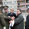 Tomasz Kot (Bauman), Andrei Kostash (Kola) i reżyser Waldemar Krzystek na planie „Fotografa”