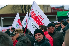  Protestujących pod ziemią górników wspierają mieszkańcy miasta i okolicy