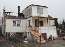  Przed pożarem w tym domu mieszkało 14 osób 