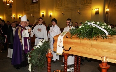 Liturgii pogrzebowej śp. ks. Franciszka Nogi przewodniczył bp Piotr Greger