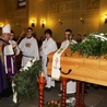 Liturgii pogrzebowej śp. ks. Franciszka Nogi przewodniczył bp Piotr Greger