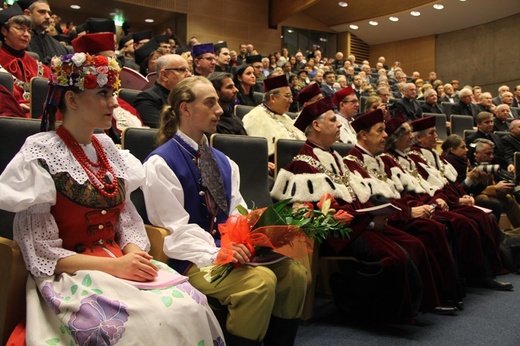 Tytuł doktora honoris causa dla abp. Wesołego