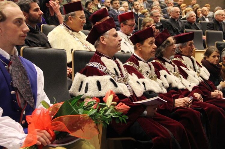 Tytuł doktora honoris causa dla abp. Wesołego