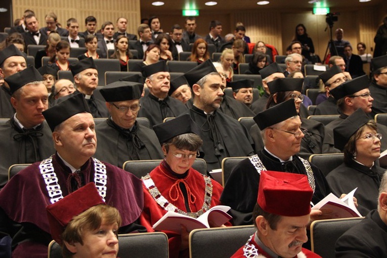 Tytuł doktora honoris causa dla abp. Wesołego