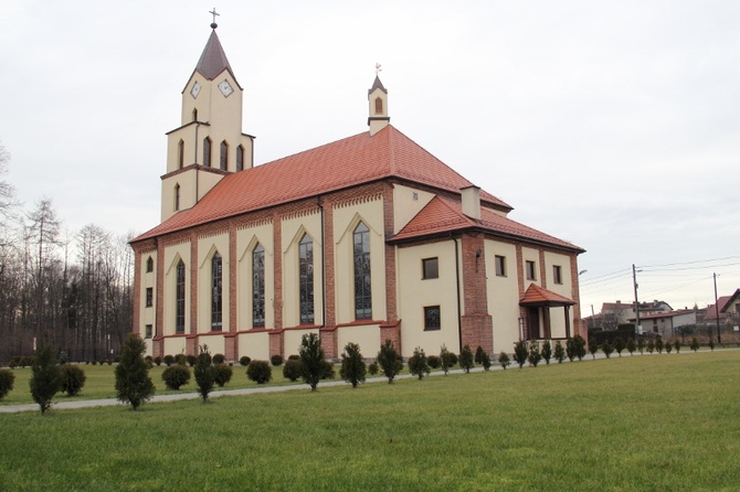 Odbudowany kościół w Jaśkowicach