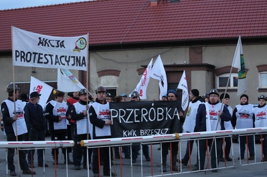 Protest mieszkańców pod kopalnią "Brzeszcze"