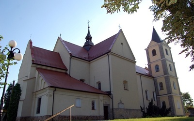 Kościół parafialny w Gowarczowie