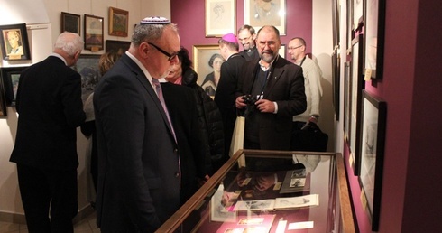 Prace artystów różnych religii można oglądać na wystawie w bielskim Muzeum Historycznym