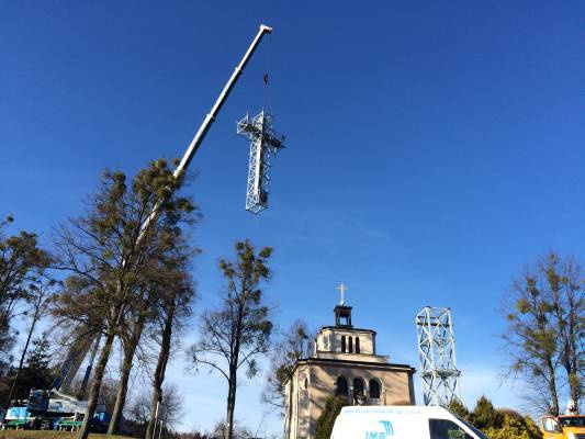 Papieski krzyż zniknął z Kaplicówki