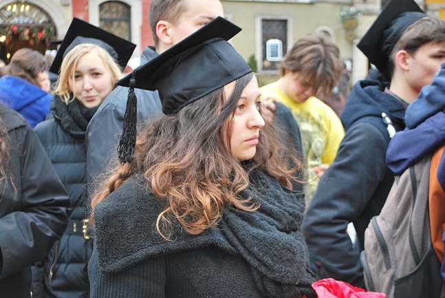 Zatańczyli poloneza dla Aleksandra Fredry