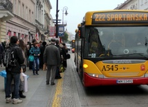 W poniedziałek na ulice Warszawy wyjedzie mniej autobusów i tramwajów