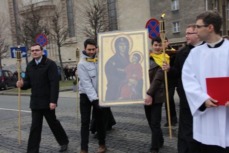 Symbole ŚDM w archikatedrze i seminarium