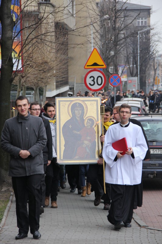 Symbole ŚDM w archikatedrze i seminarium