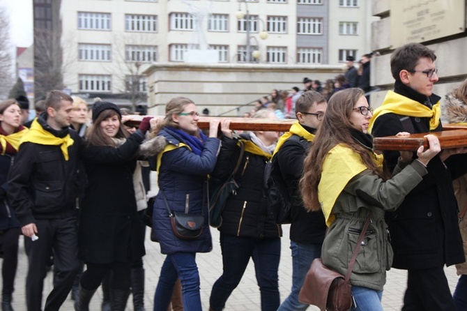 Symbole ŚDM w archikatedrze i seminarium