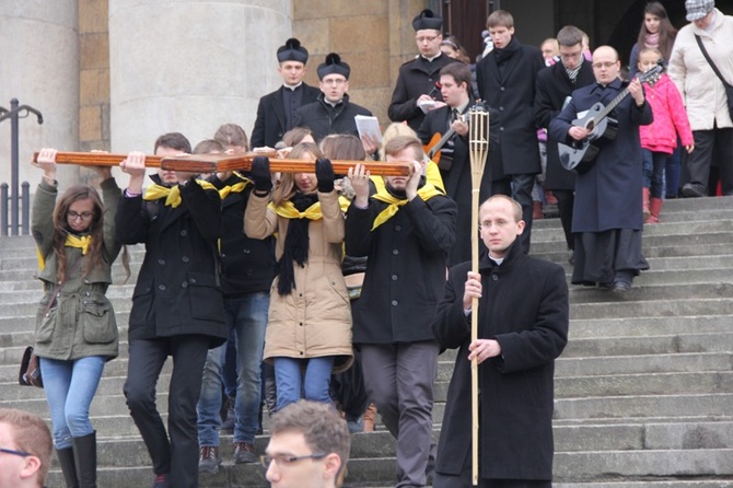 Symbole ŚDM w archikatedrze i seminarium