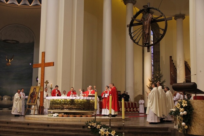 Symbole ŚDM w archikatedrze i seminarium