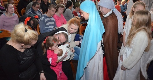 Młodzi aktorzy z Trębek wyszli do publiczności