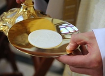 Ks. Lemański nie może sprawować Mszy św. ani udzielać sakramentów