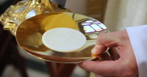 Ks. Lemański nie może sprawować Mszy św. ani udzielać sakramentów