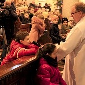 Br. Jerzy Kuźma w czasie kazania podczas Mszy św. dla dzieci w nyskiej parafii księży werbistów