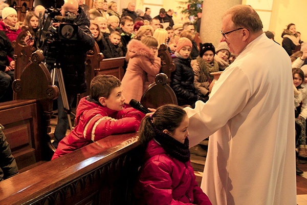 Br. Jerzy Kuźma w czasie kazania podczas Mszy św. dla dzieci w nyskiej parafii księży werbistów