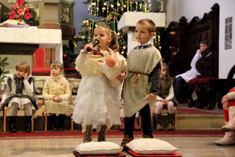 Przedstawienie przedszkolaków w Domaniewicach