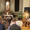  Maturzystom przydał się czas modlitwy w seminaryjnej kaplicy