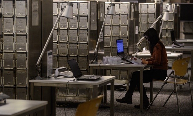 Noc w bibliotece