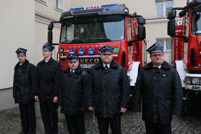 Samochody dla małopolskich strażaków