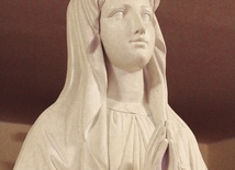 Przywieziona z Lourdes figura jest dokładną kopią tej, która znajduje się w grocie massabielskiej