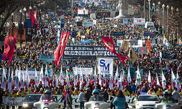  22.01.2015. Waszyngton. USA. Setki tysięcy obrońców praw człowieka zgromadziły się na 42. Marszu dla Życia w rocznicę legalizacji aborcji w Stanach. „Jesteśmy pokoleniem pro life” – głosi największy transparent. 