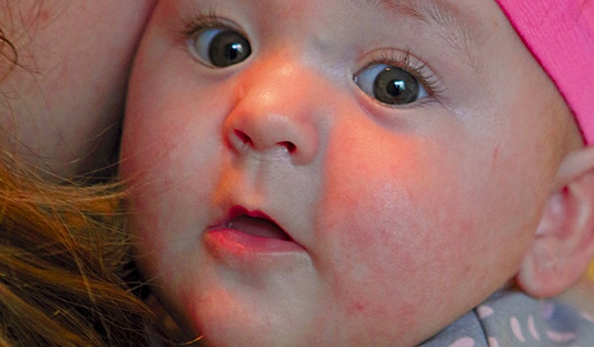 Mała Nadia jest oczkiem w głowie wszystkich cioć  