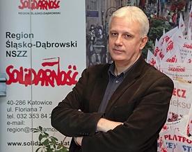 Dominik Kolorz  automatyk urządzeń precyzyjnych. W 1988 roku wstąpił do „Solidarności” w kopalni „Rymer” w Niedobczycach,  skąd pochodzi. Pracował na dole. Od 1991 r. pełnił różne funkcje związkowe,  najpierw w Komisji Zakładowej, później górniczej „Solidarności”. Od 2011 roku przewodniczący śląsko- -dąbrowskiej „Solidarności”. 