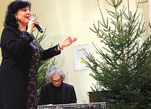 Aby usłyszeć kolędy w wykonaniu Eleni, w Domu Kultury zebrała się rekordowa liczba osób