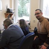  Oleg prowadzi zajęcia w Pracowni Komputerowej dla Osób Bezdomnych  im. Jacka Jureczko