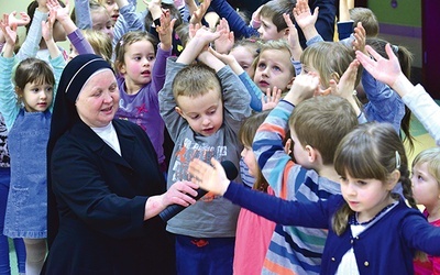 Dzieci u Mamy Pana Jezusa – w tym przedszkolu to oczywista sprawa