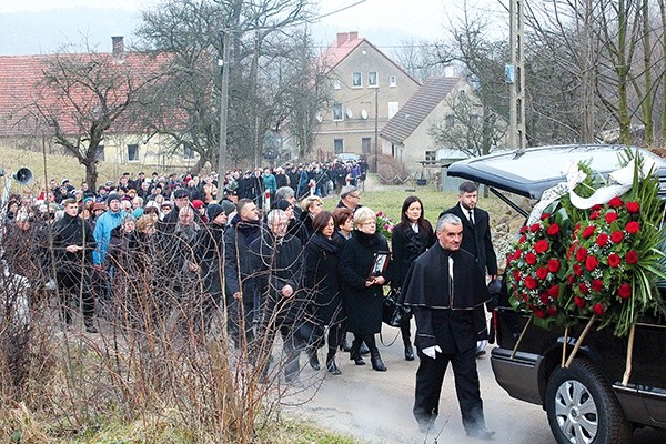 Trzy pokolenia wiernych parafian to tysiące chrztów, małżeństw  i pogrzebów. Nikt w tym tłumie nie był dla ks. Molendy anonimowy. On wszystkich znał osobiście