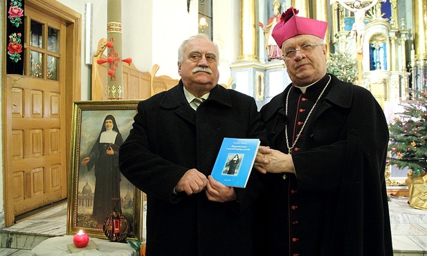 Bp Józef Zawitkowski i Krzysztof Marek Wiśniewski, autor książki o bł. Bolesławie