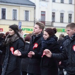 Polonez maturzystów na łowickim rynku