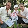 Referendum zostało poprzedzone akcją propagandową. W manifestacjach brały udział  całe rodziny