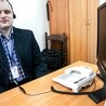  Adam Wiśniewski od trzech lat pracuje w Wydziale Spraw Cudzoziemców MUW, na stanowisku operatora urządzeń przygotowania danych. W całym urzędzie wojewódzkim pracuje 41 osób z niepełnosprawnościami 
