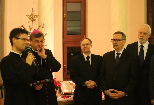 Bp Roman Pindel i ks. dr Marek Studenski podczas spotkania z parlamentarzystami i samorządowcami