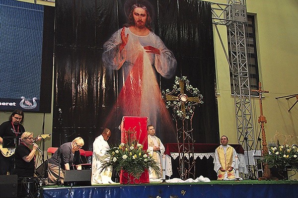 Rekolekcje z afrykańskim charyzmatykiem odbyły się tym razem w Koszalinie, Szczecinku i Lekowie. W sumie wzięło w nich udział ponad 2 tys. osób