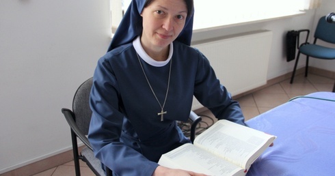 Studiuję Biblię od 10 lat i ciągle odkrywam w niej coś nowego - mówi s. Judyta Pudełko