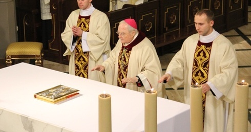 Abp Hoser: Nie bójmy się wyniku Synodu